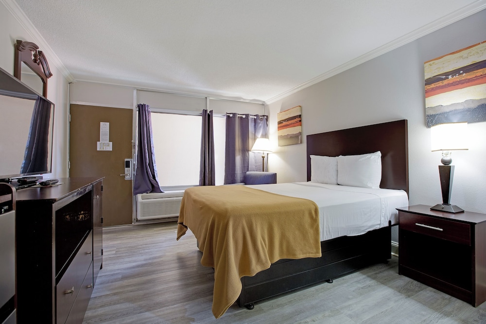 غرفة بسرير كوين، Riverside Inn & Suites by OYO Danville Ceaser Casino 3/10