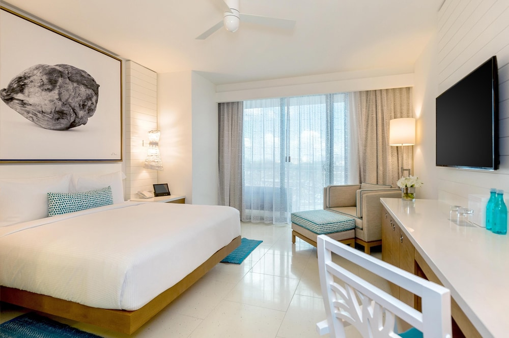 ROOM, KING BED, FOUNTAIN VIEW