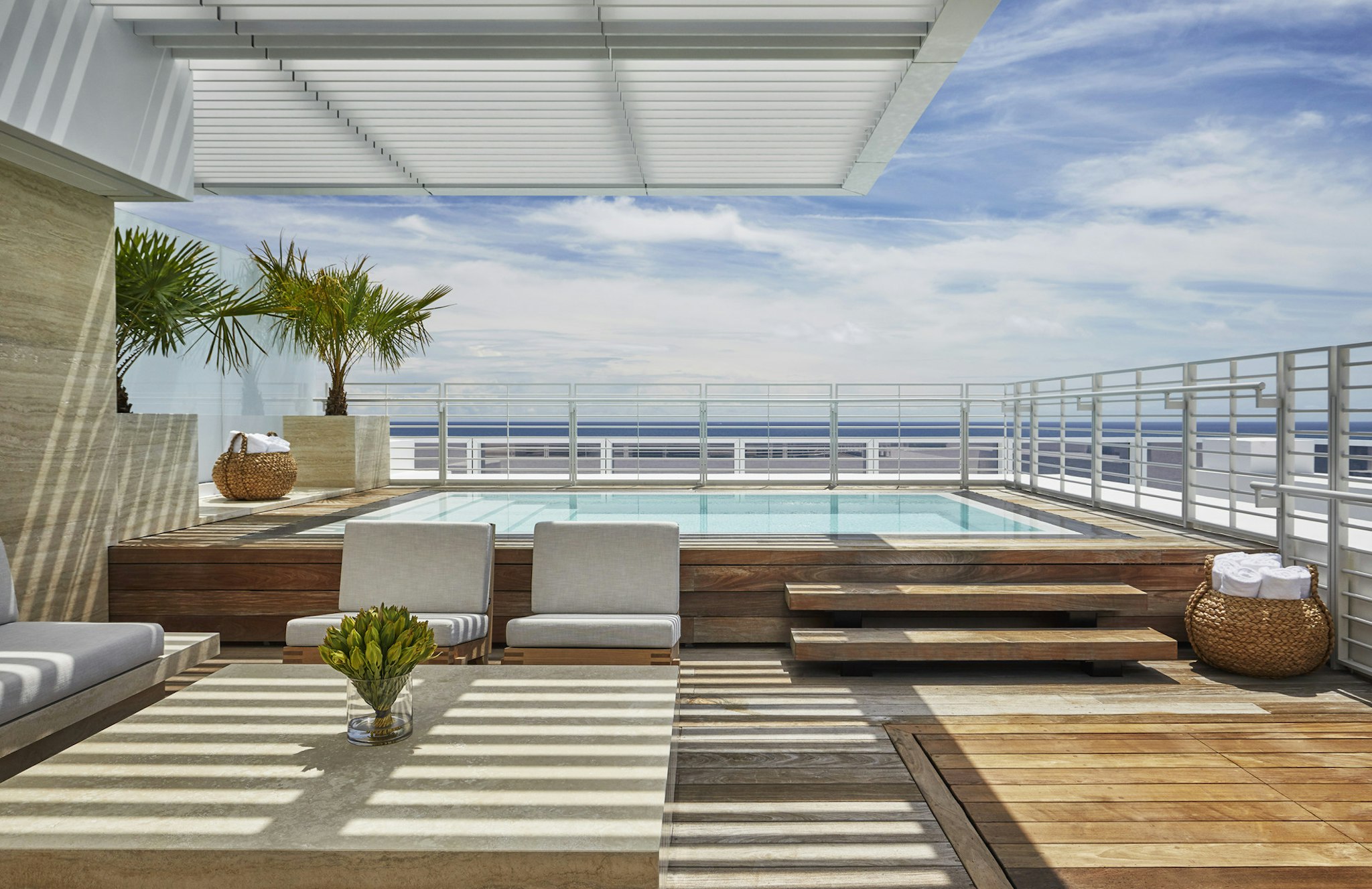 Four Seasons Hotel At The Surf Club 29/56