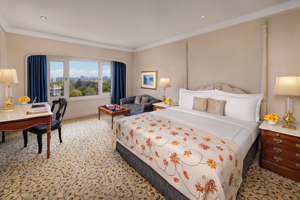DIPLOMAT, ENCLAVE, SUPERIOR, KING BED, WITH VIEW