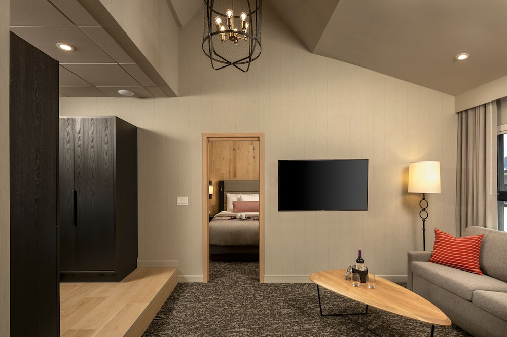 Peaks Hotel & Suites 37/50