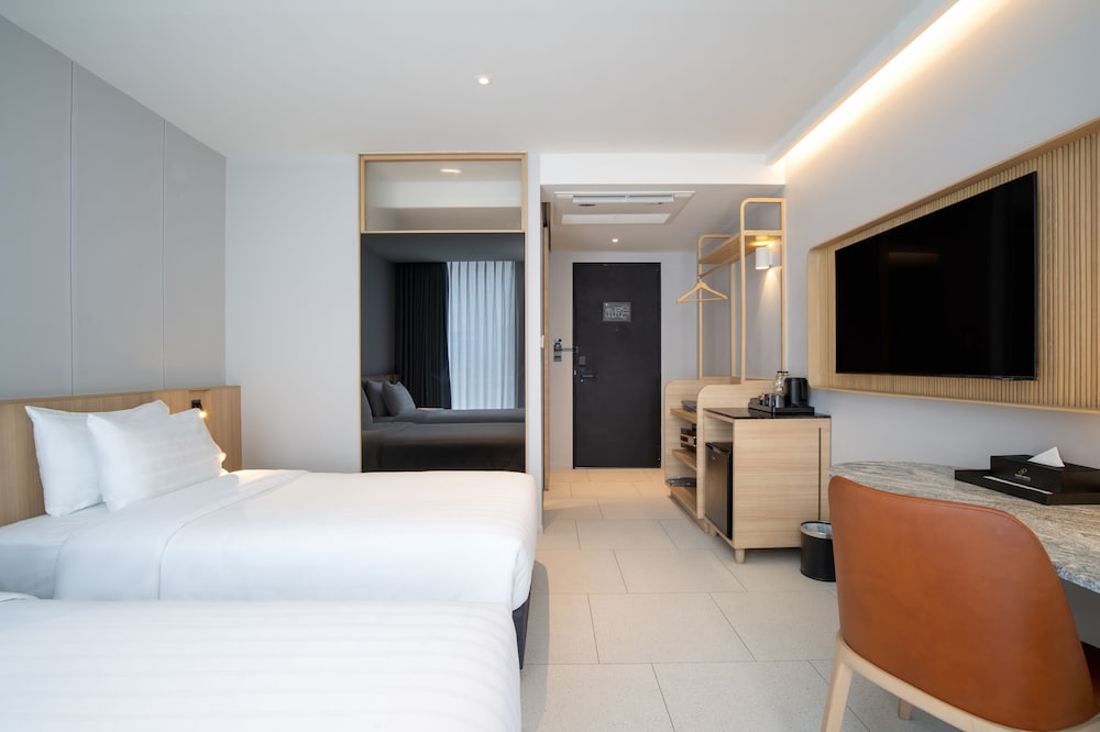 DELUXE, TWIN BEDS