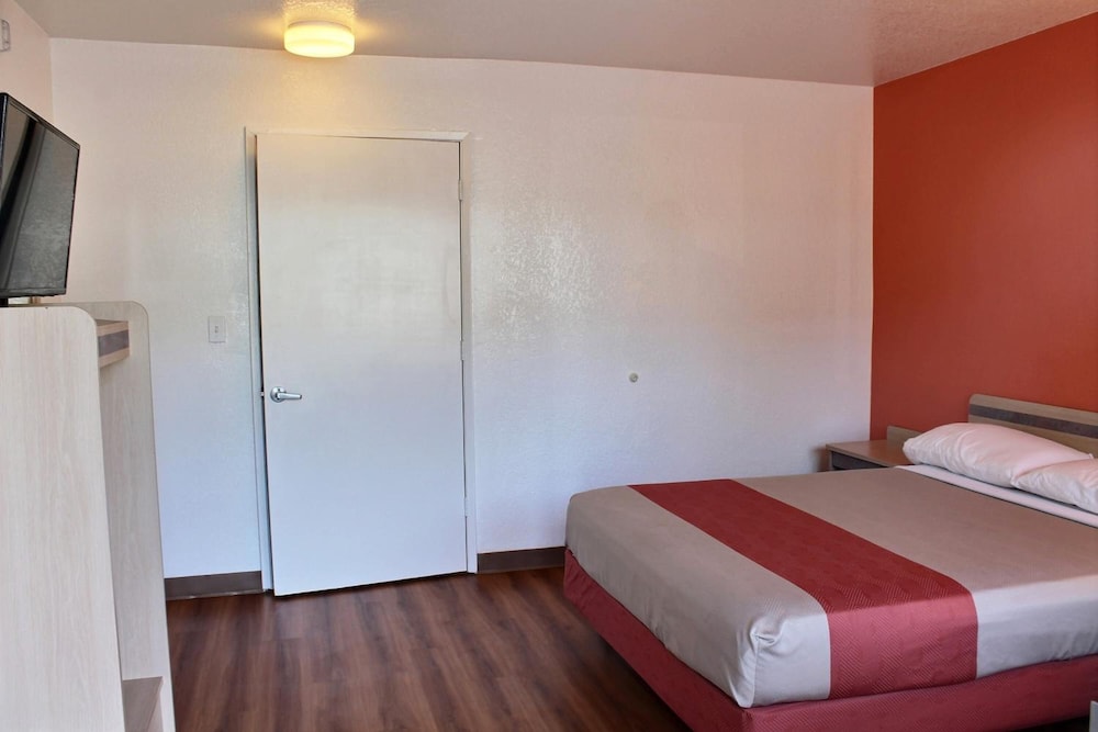 Motel6 Morro Bay, CA 24/63