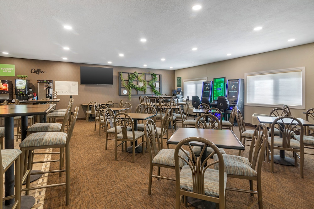 Expressway Suites Bismarck 50/65