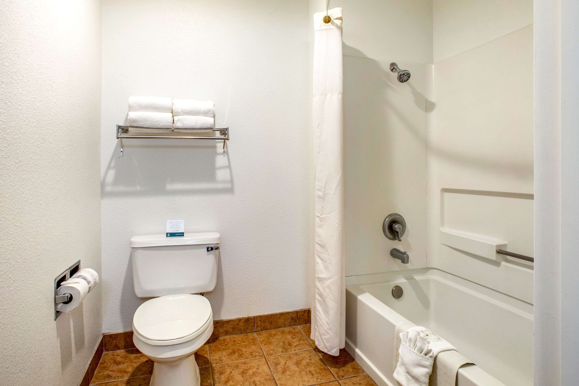 جناح بسرير كينج، Quality Inn & Suites Tulare CA 10/10