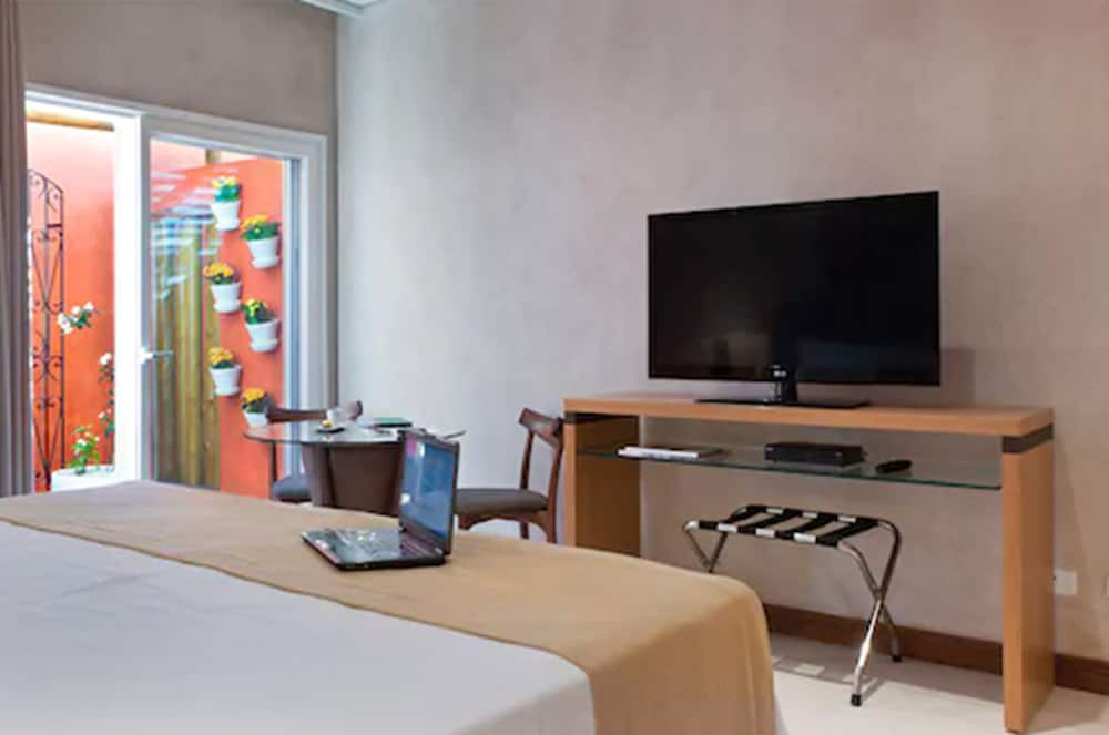 Abayomi Hotel 34/48