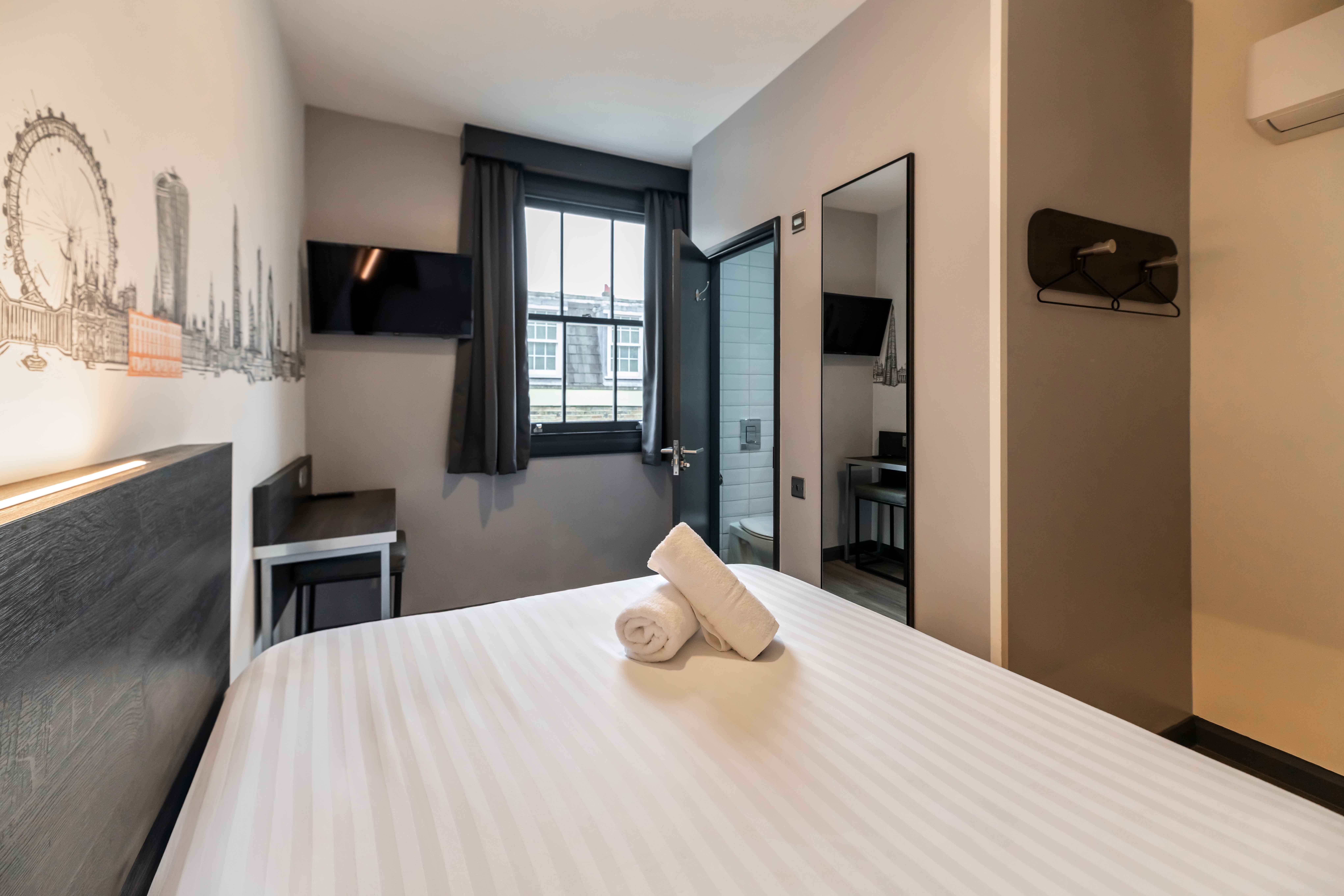 غرفة قياسية بسرير مزدوج، easyHotel London Victoria 3/6