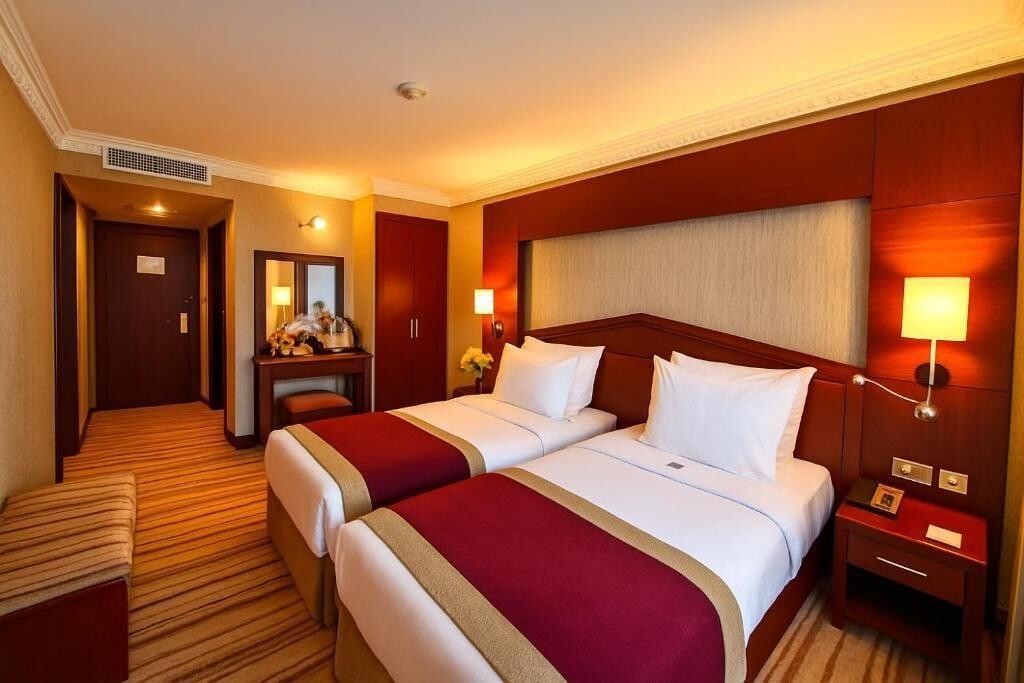 Deluxe, French Bed