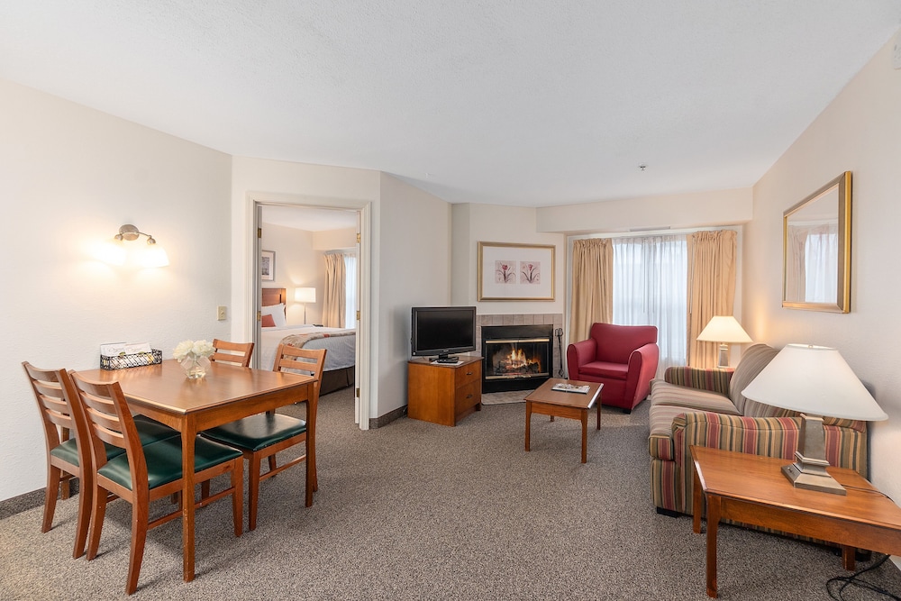 Residences at Daniel Webster 33/50
