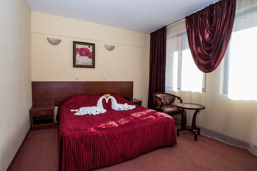 Avenue Hotel 27/50