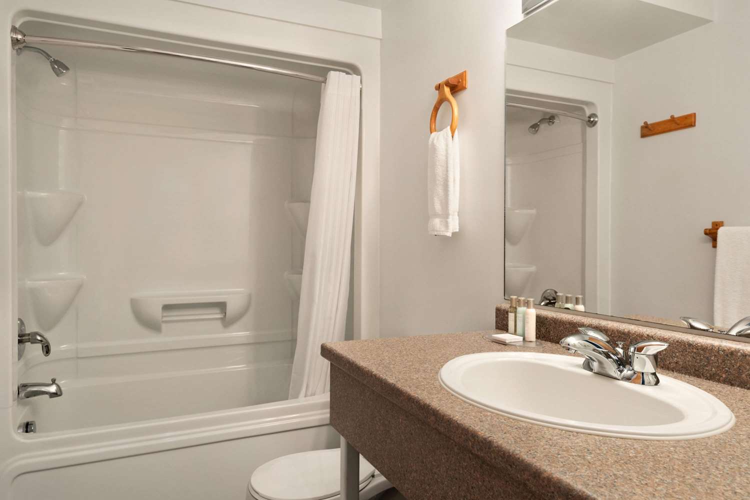 Travelodge by Wyndham Port Elgin 27/28