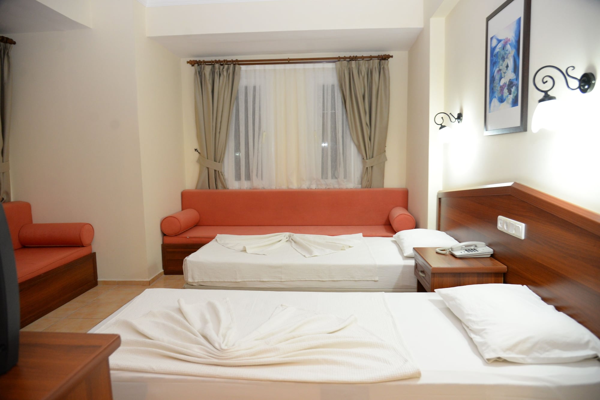 ROOM, DOUBLE OR TWIN BED