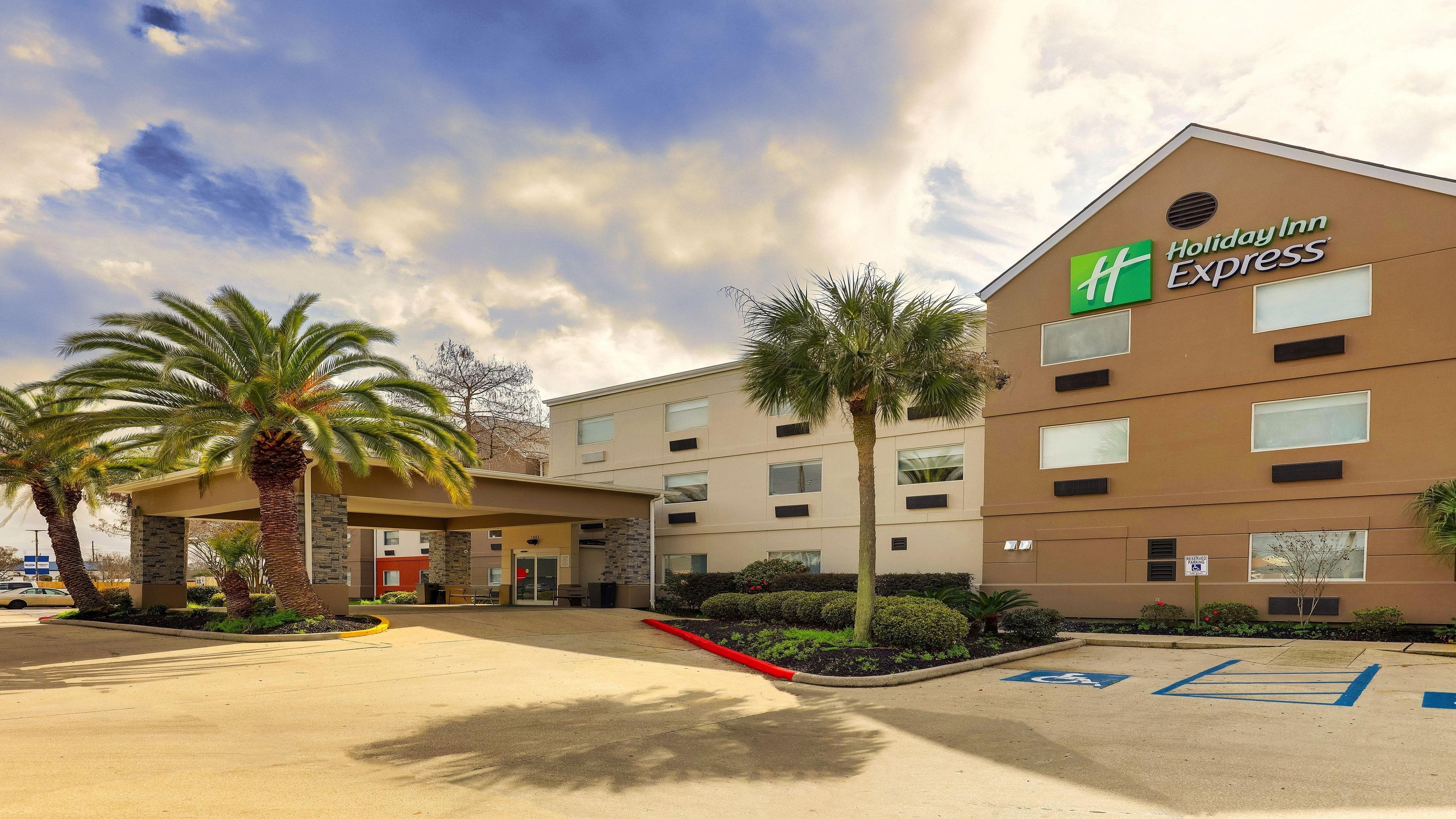Holiday Inn Express Kenner New Orleans Airport an IHG Hotel 40/50