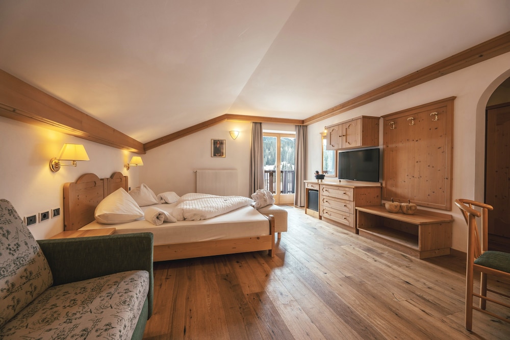COMFORT, DOUBLE BED, BALCONY