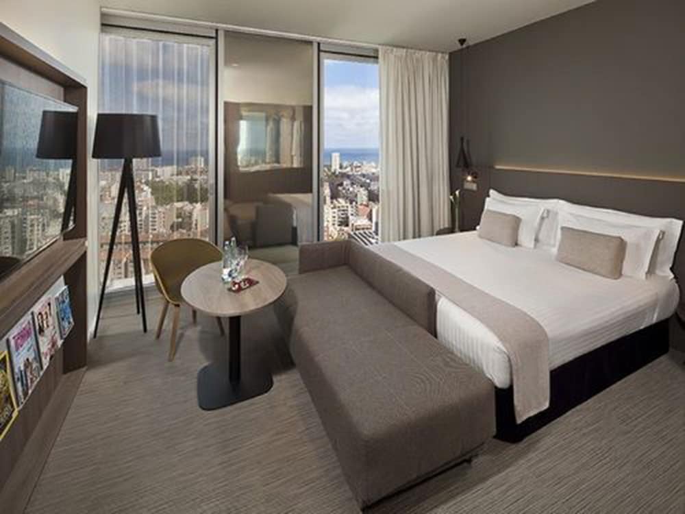 The Level at Melia Barcelona Sky 12/50