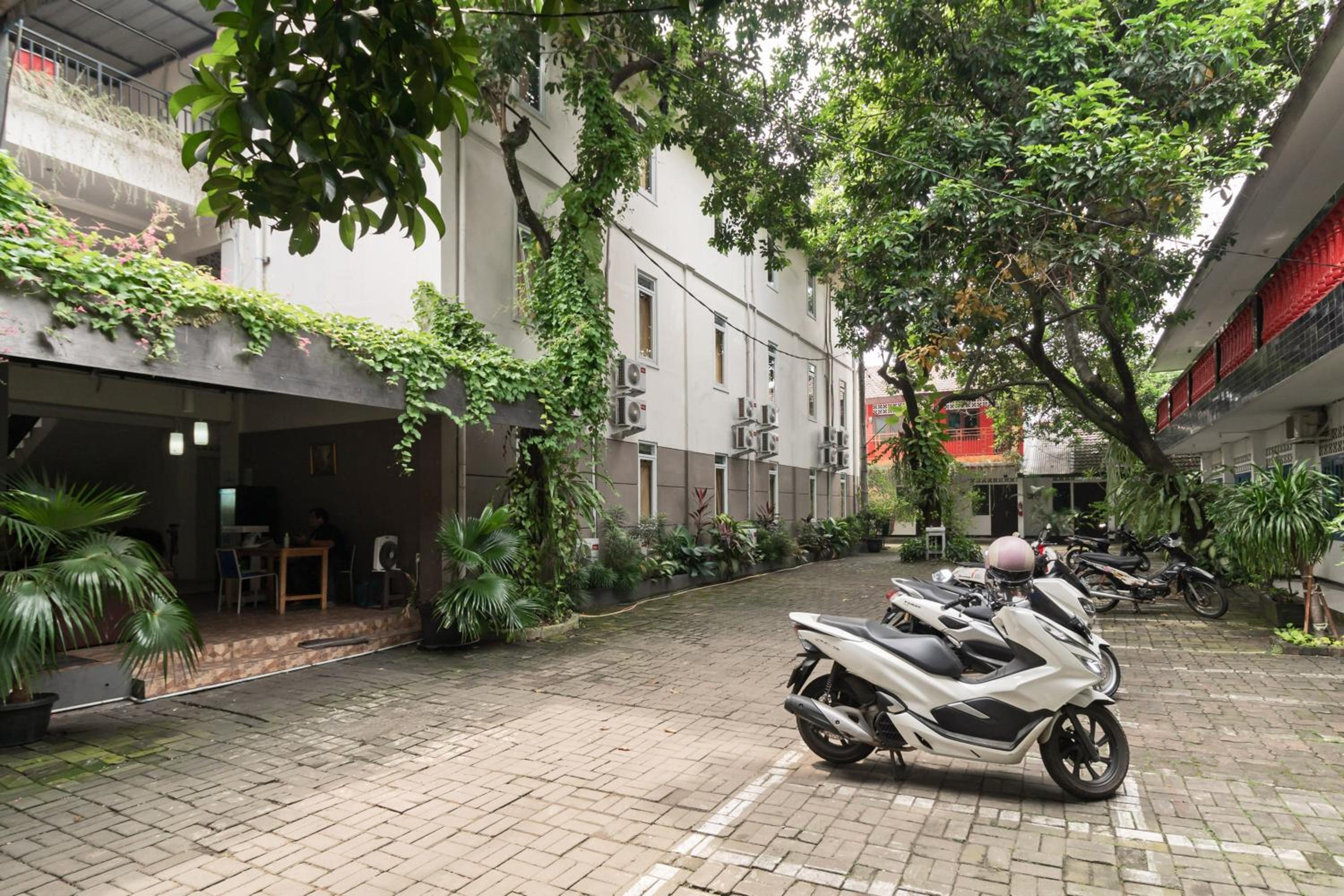 Reddoorz Plus Near Upn Veteran Jakarta 38/50