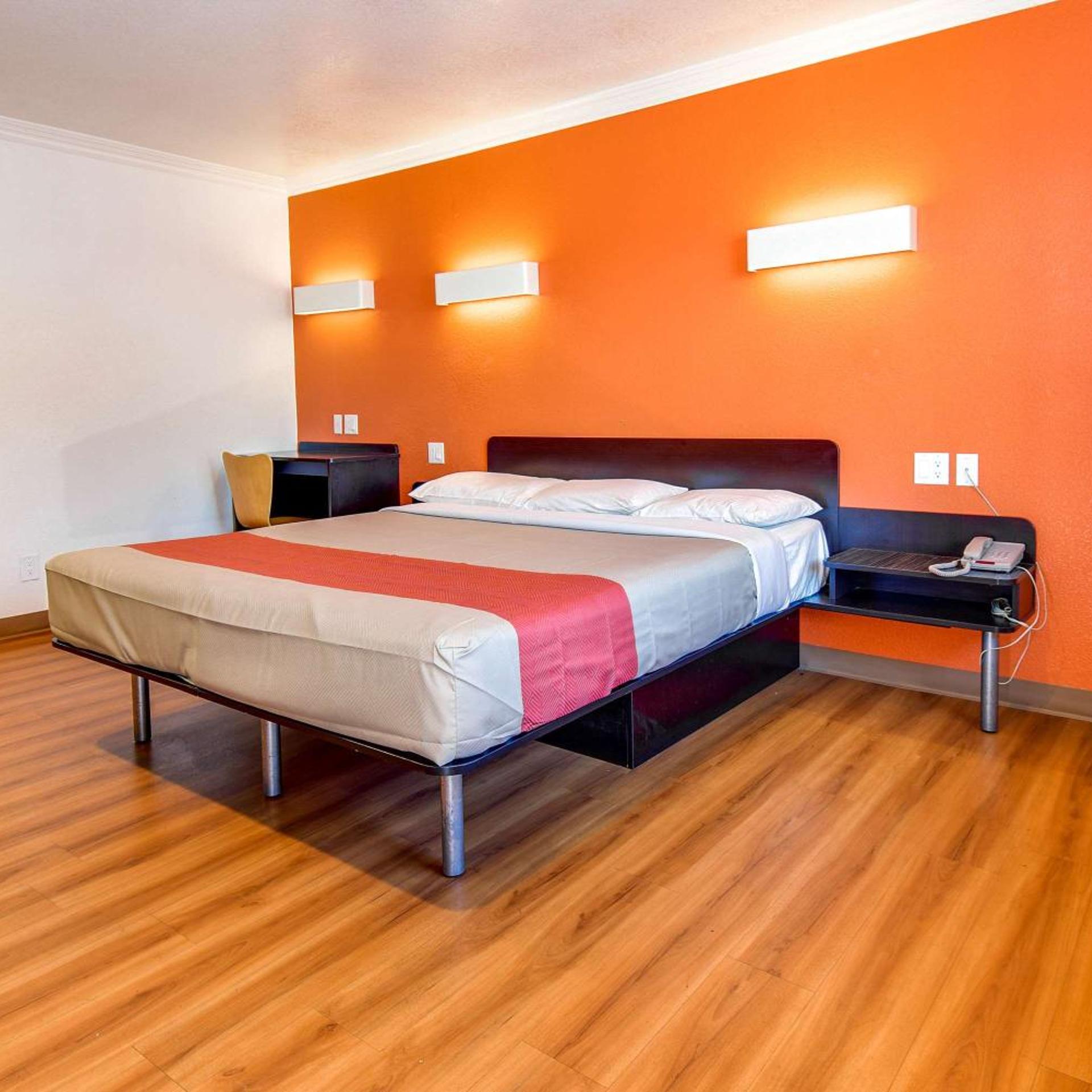 1 King Bed - Mobility Accessible Tub, Nsmk