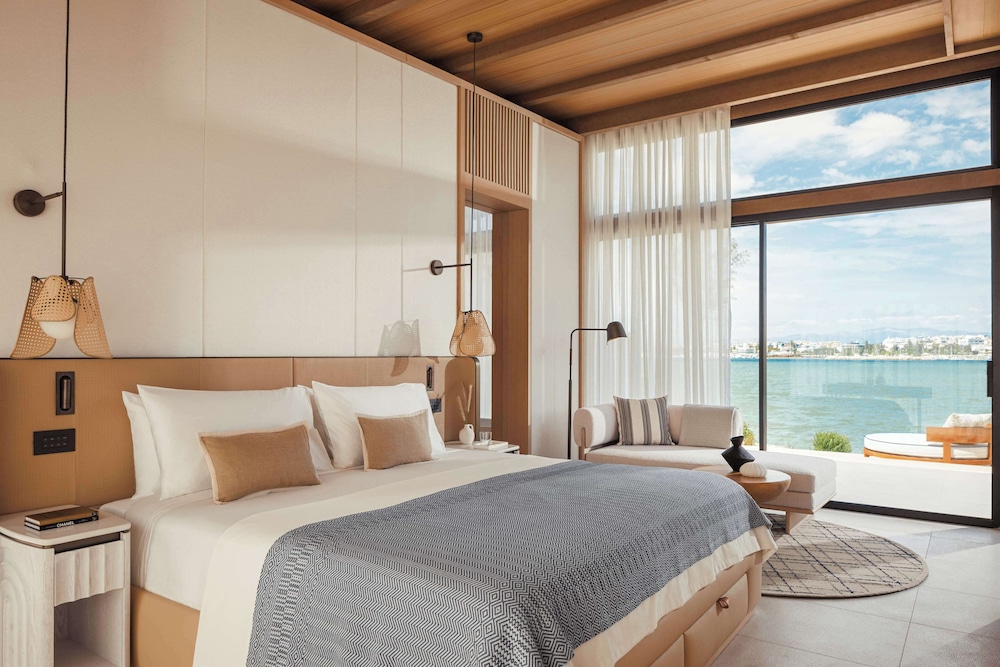 RIVIERA, SUITE, SEA FRONT, WITH POOL