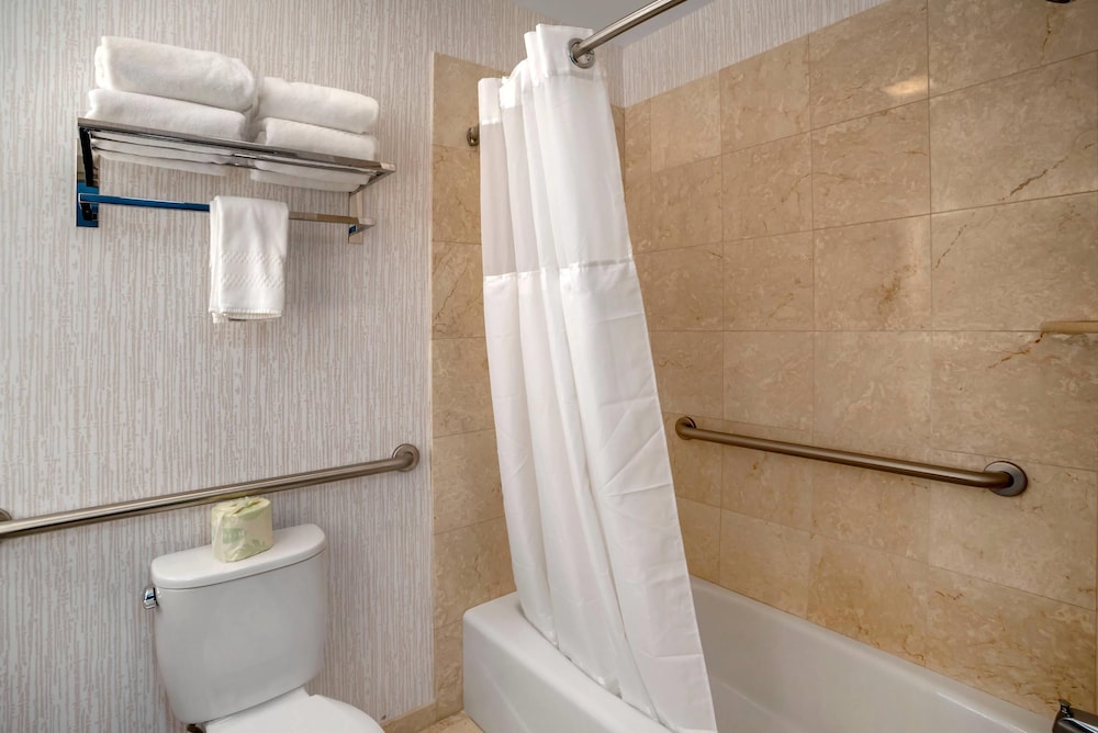 The Inn at Leonardtown, an Ascend Collection Hotel 43/45