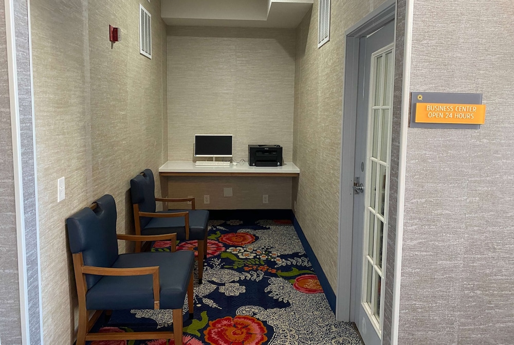 La Quinta Inn & Suites by Wyndham Safford Copper Valley 13/21