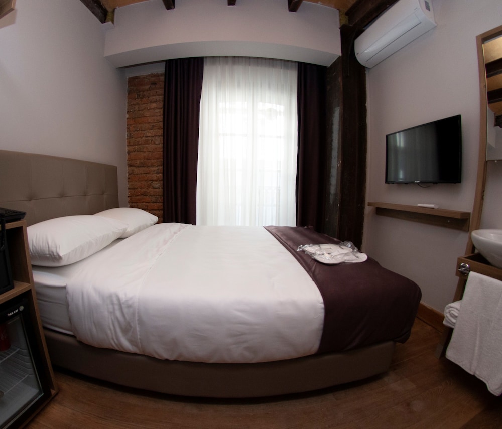 Jurnal Hotel 14/32
