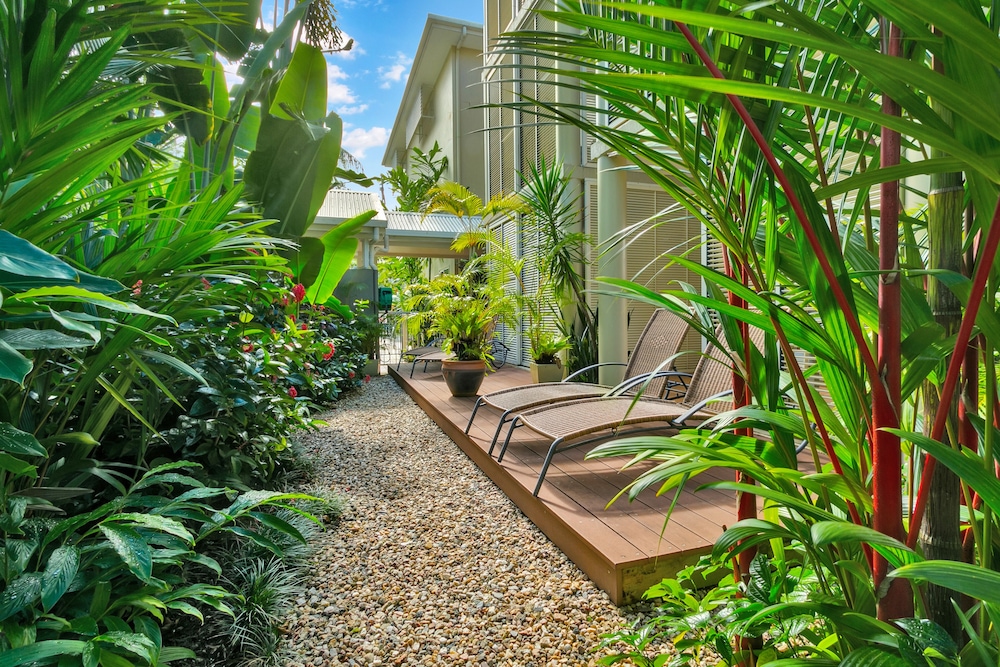Port Douglas Apartments 64/67