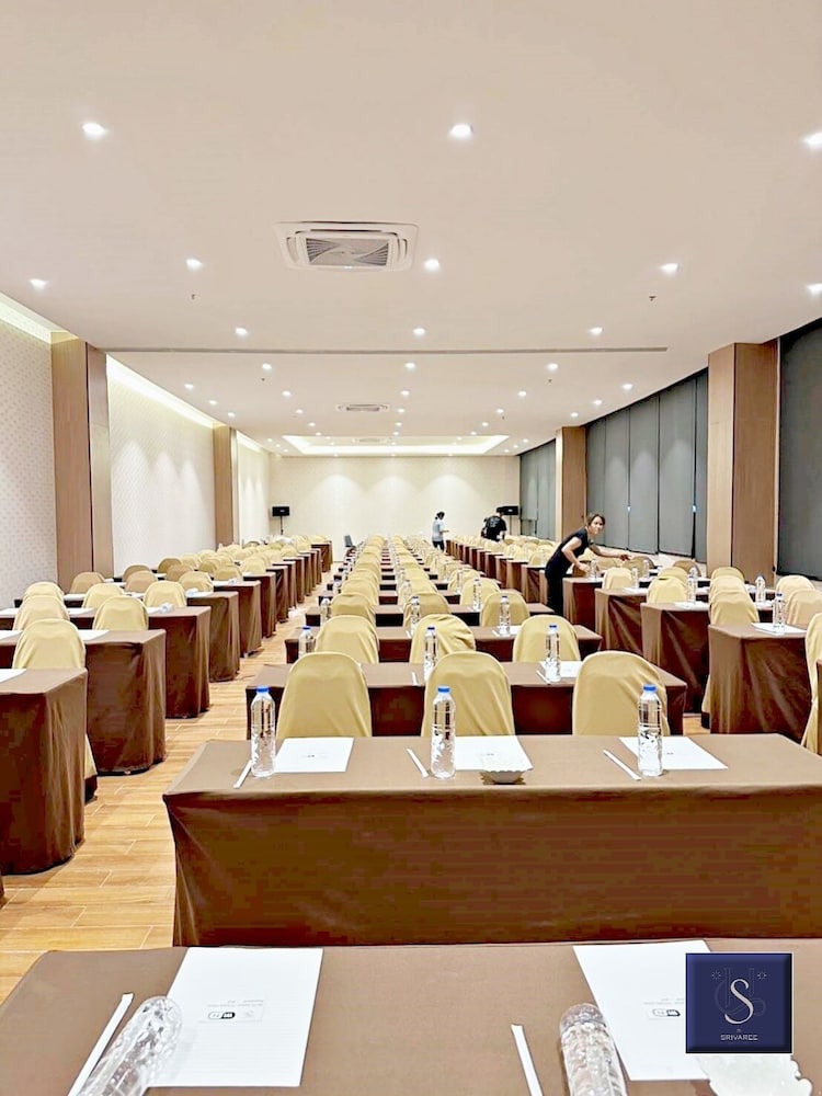 The Srivaree Airport Hotel 48/50