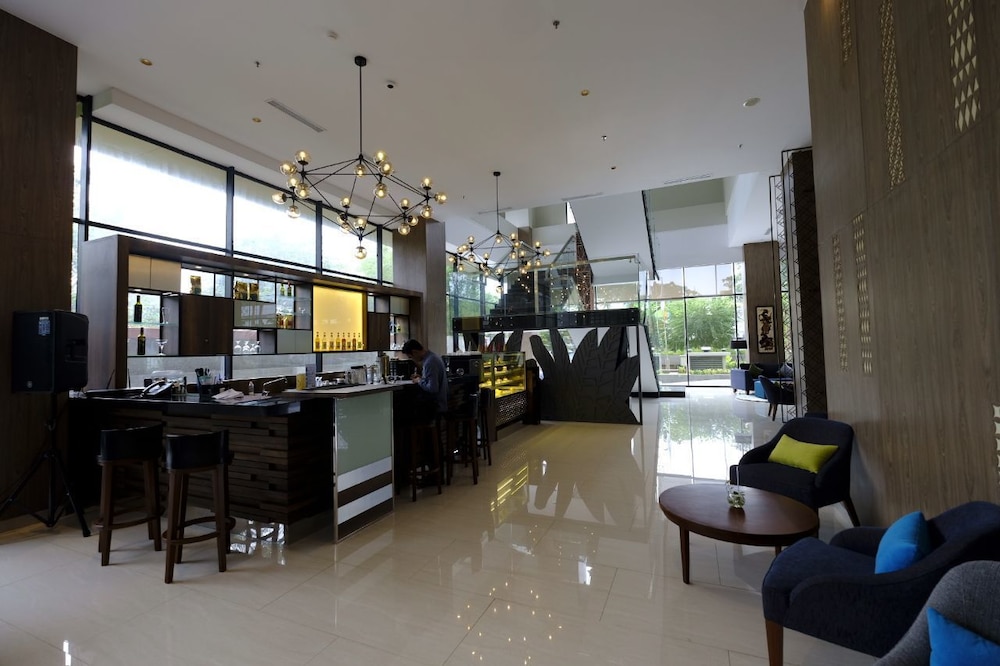 Hotel Ayola Lippo Cikarang 56/60