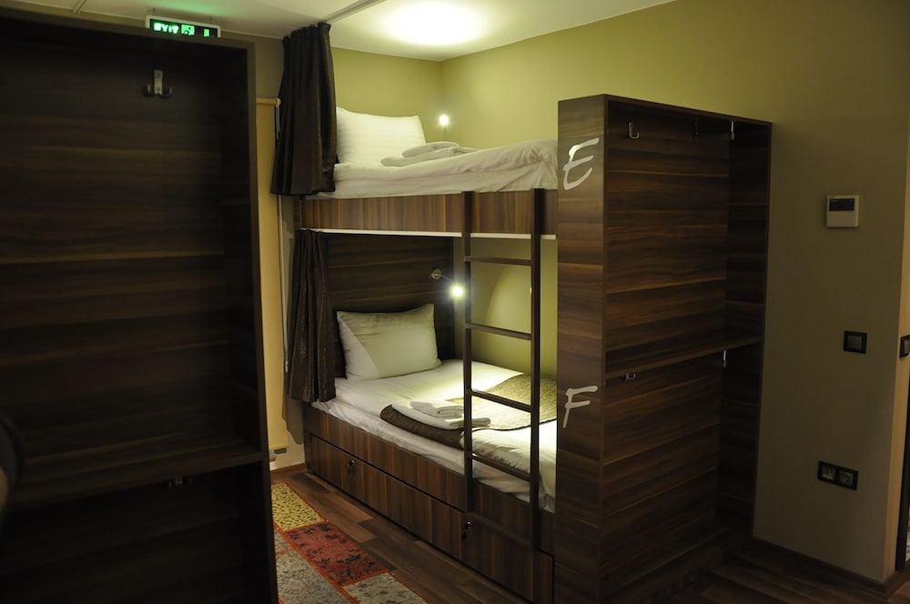 Juliet Rooms & Kitchen 33/36