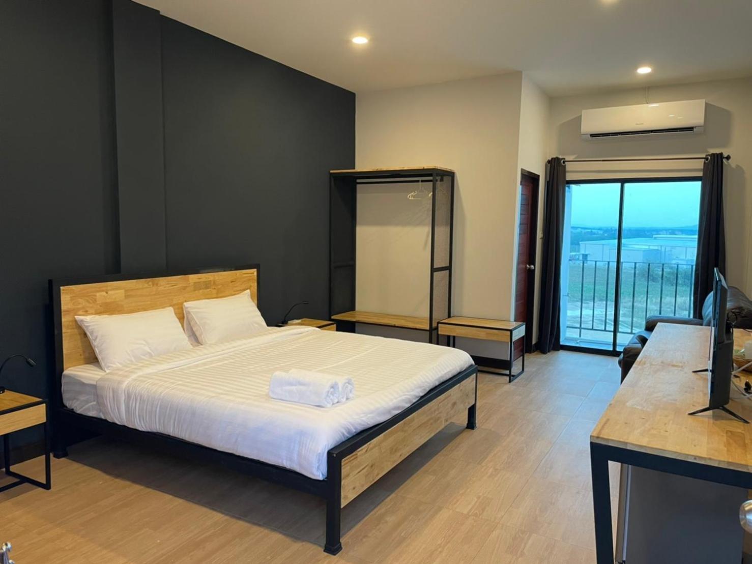 Standard, King Bed