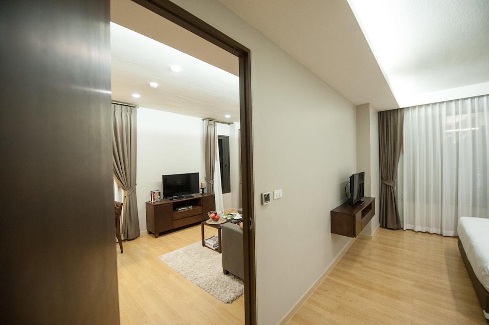 Burgundy Residence 36/43