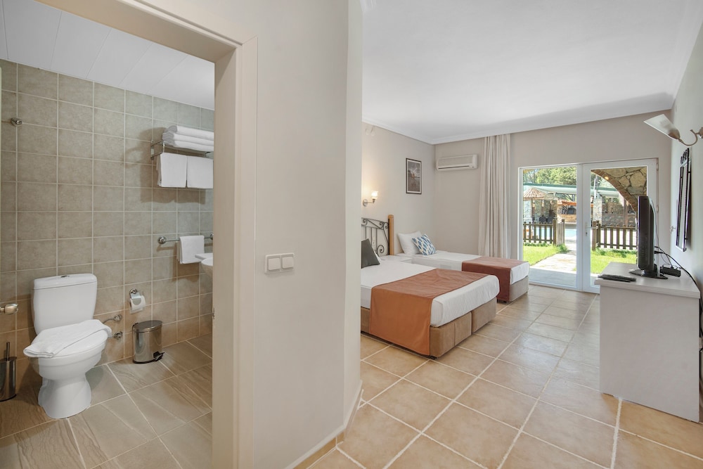 Alados Otel 47/50