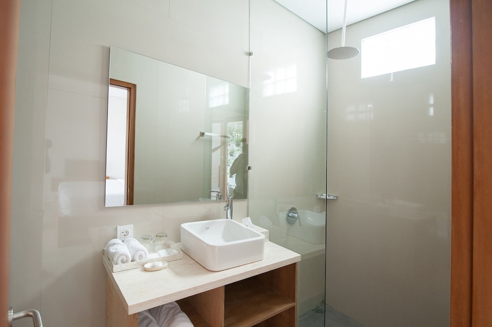 فيلا بسريرين مزدوجين بـ5 غرف نوم، Apple Villa & Suite Seminyak 8/9