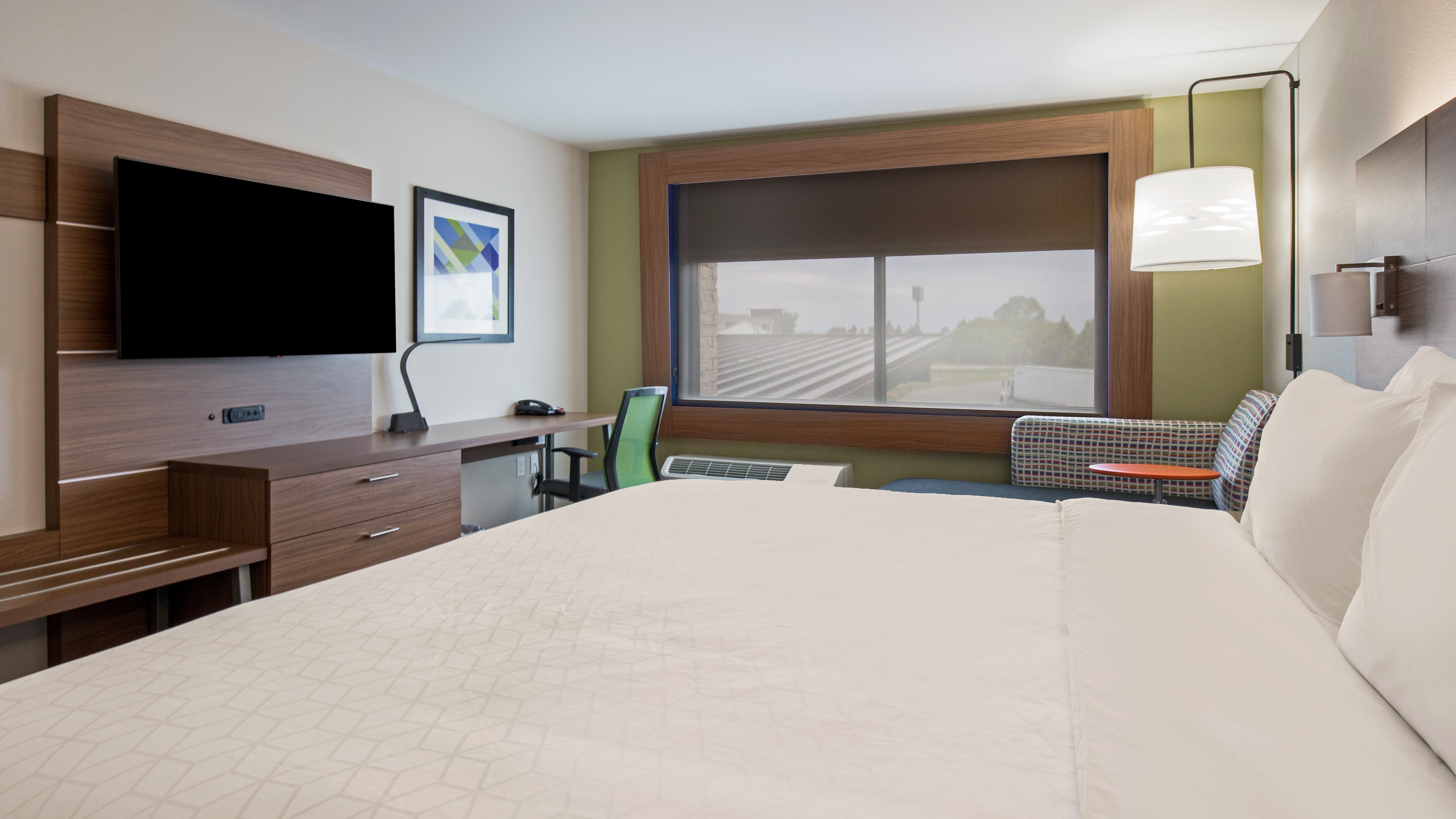 Holiday Inn Express Suites Racine 35/63