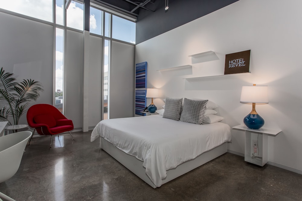 Hotel Revel 14/48