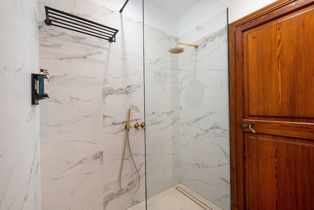 جناح تنفيذي بسرير كينج بشرفة، Hotel Can Quetglas 7/8