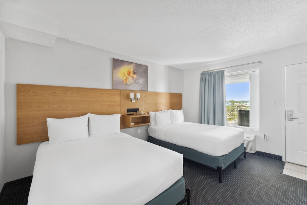 SUITE, 2 DOUBLE BEDS, BEACH FRONT, OCEAN OR GULF VIEW, KITCHEN