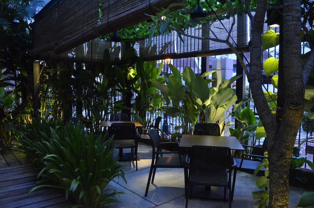 1825 Gallery Hotel 46/50