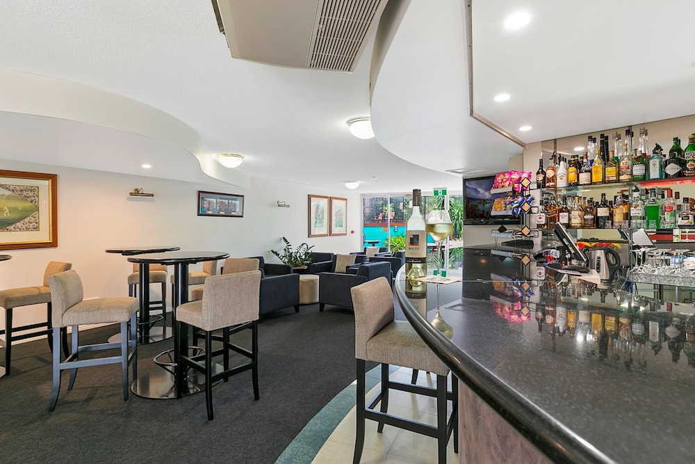 THE WELLINGTON APARTMENT HOTEL 42/48
