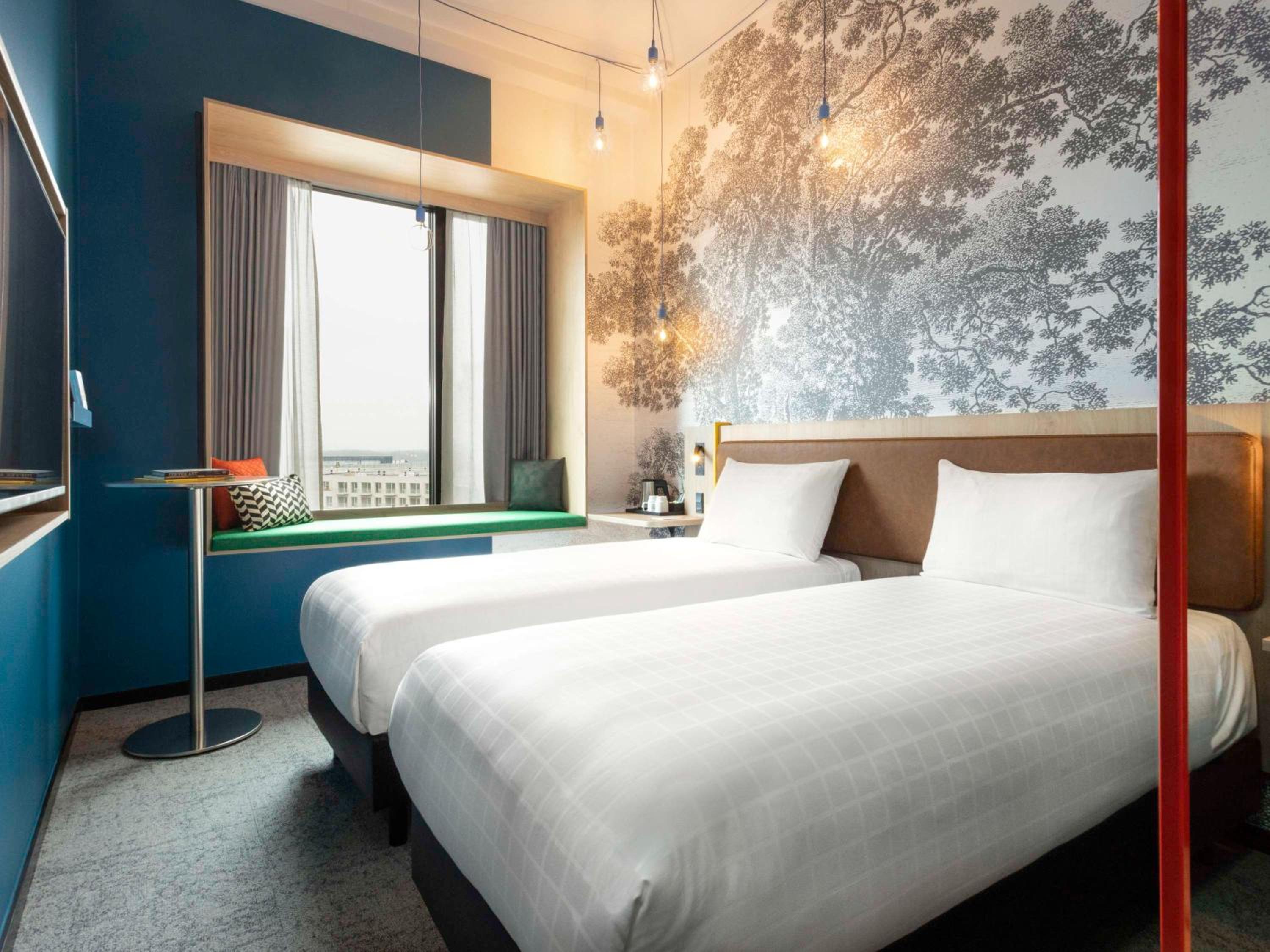 SUPERIOR, TWIN BEDS, HIGH FLOOR