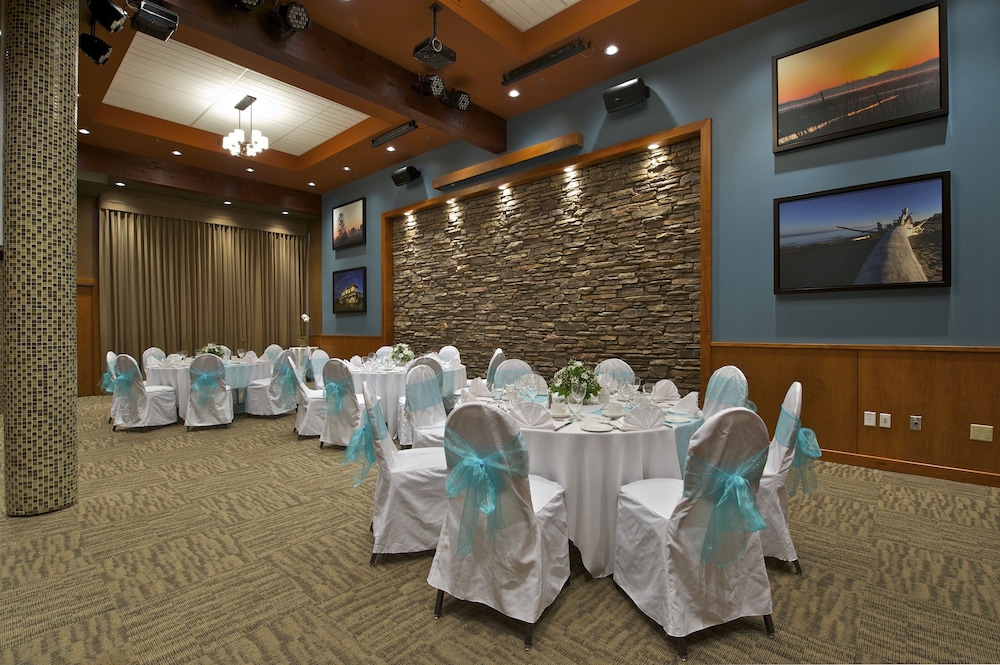 Coast Tsawwassen Inn 27/43