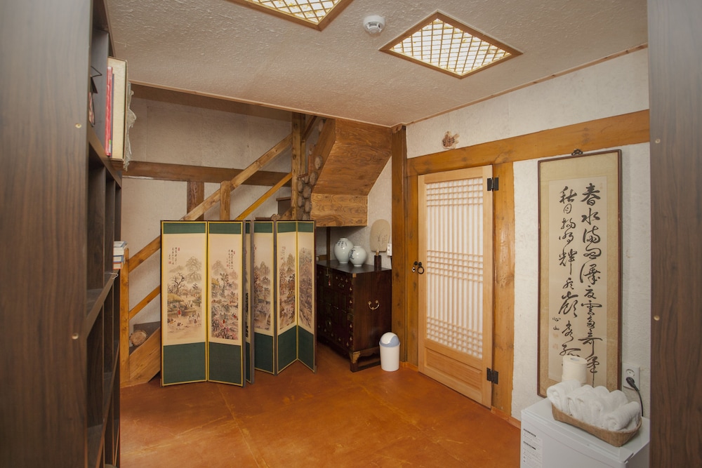 The Hanok 8/100