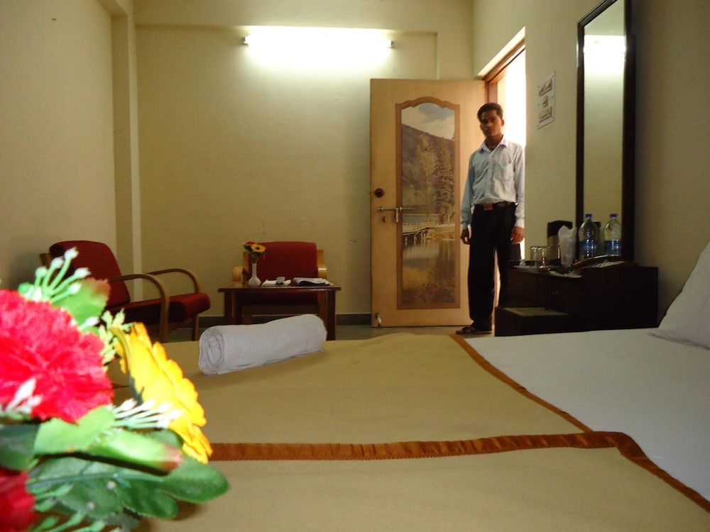HOTEL KRISHNA 13/28