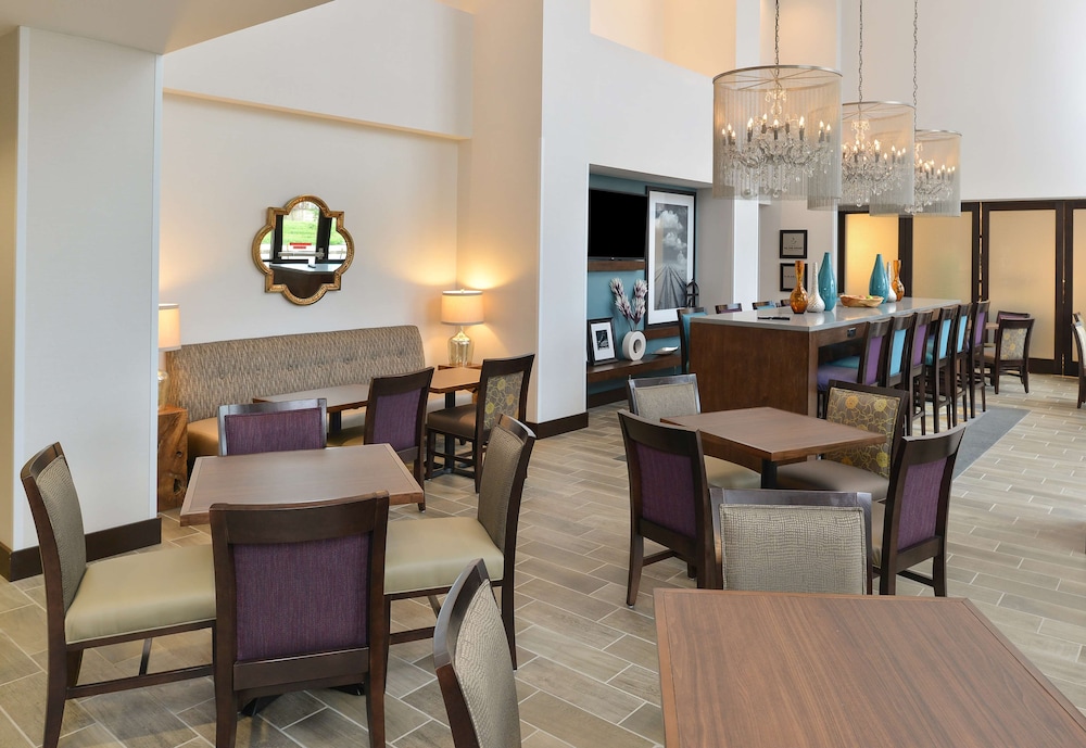 Hampton Inn Suites Des Moines Downtown 31/43