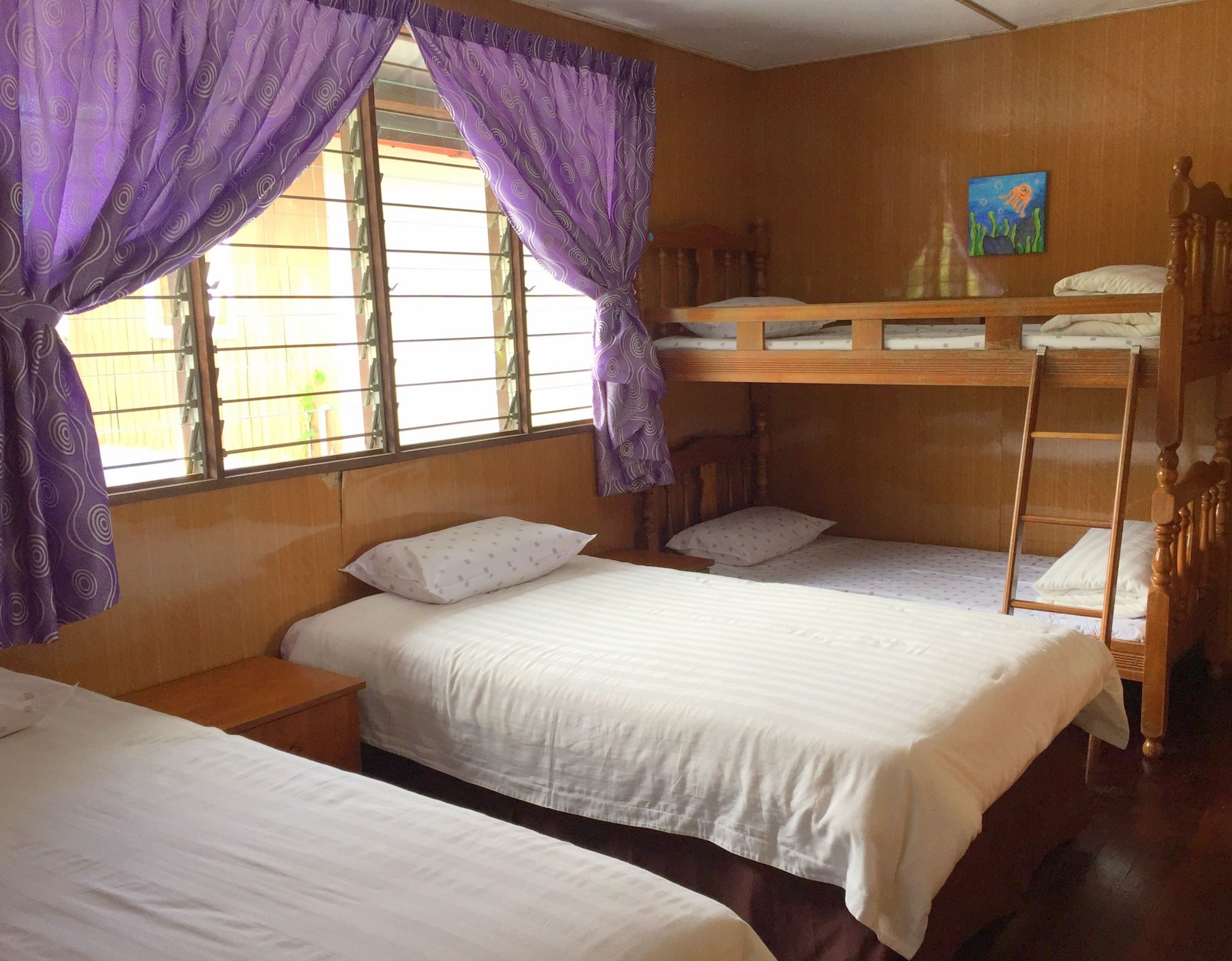 Willies, Cottage, Twin Beds, 3 Bunk Beds, 2 Queen Beds