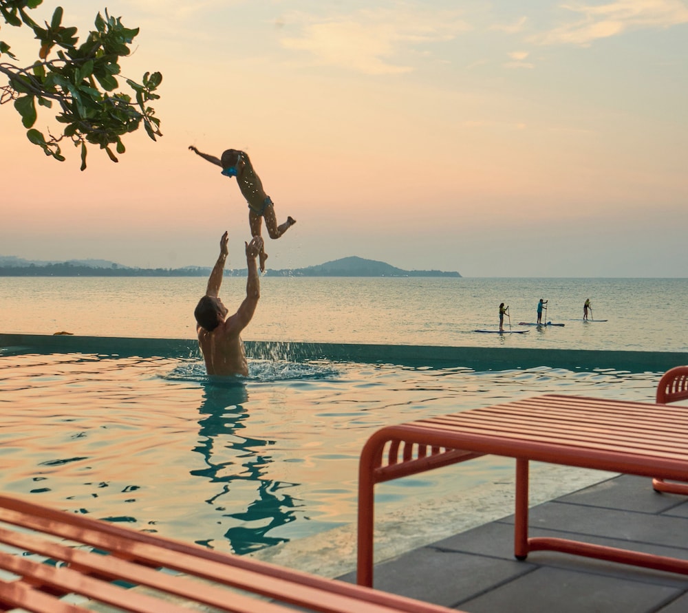 ESCAPE BEACH RESORT 44/50