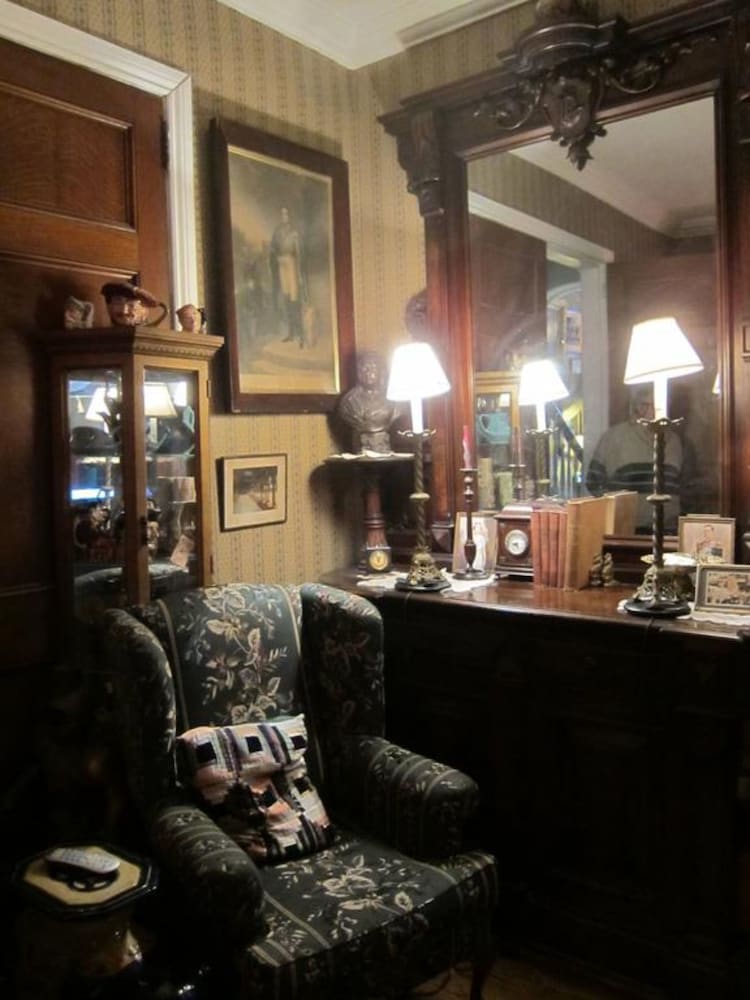 Pimblett's Downtown Toronto B&B 28/47