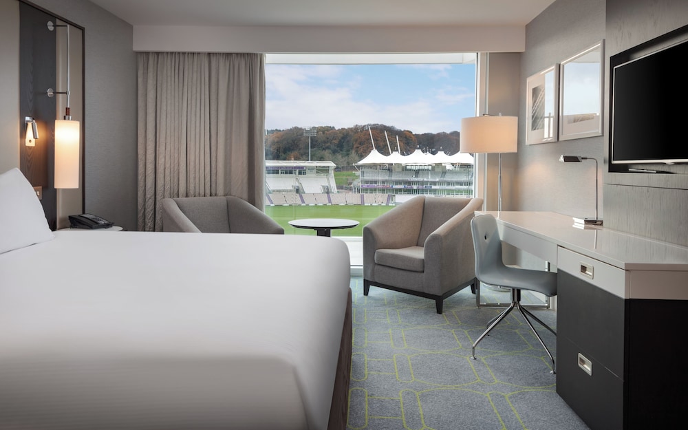 Deluxe, King Bed, Plunge View, Balcony