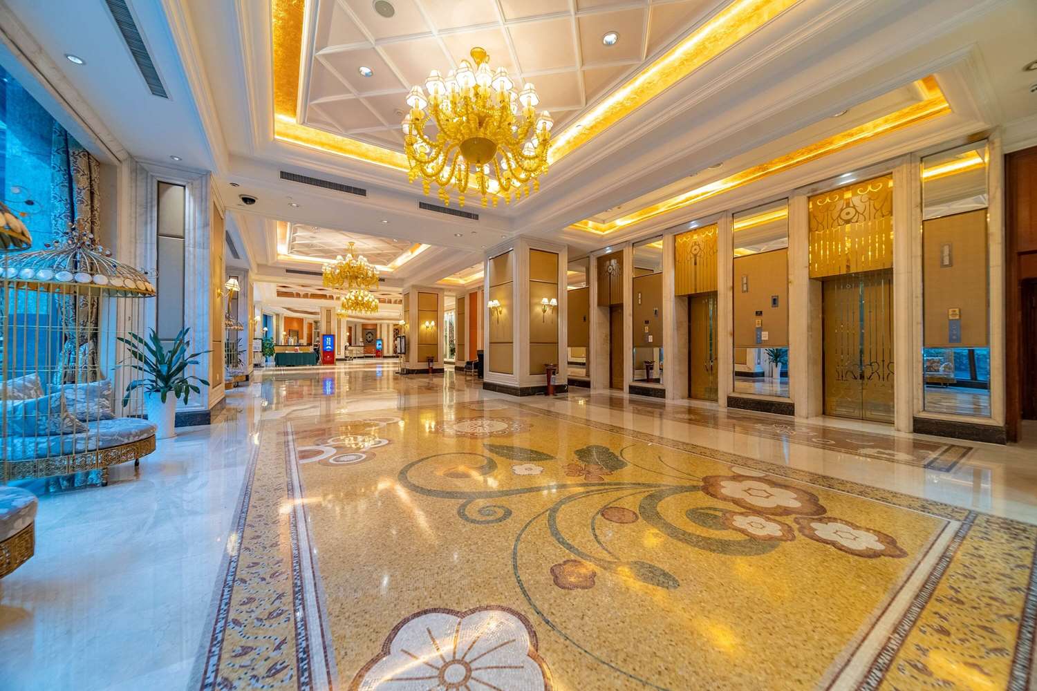 Ramada By Wyndham Yichang 11/25