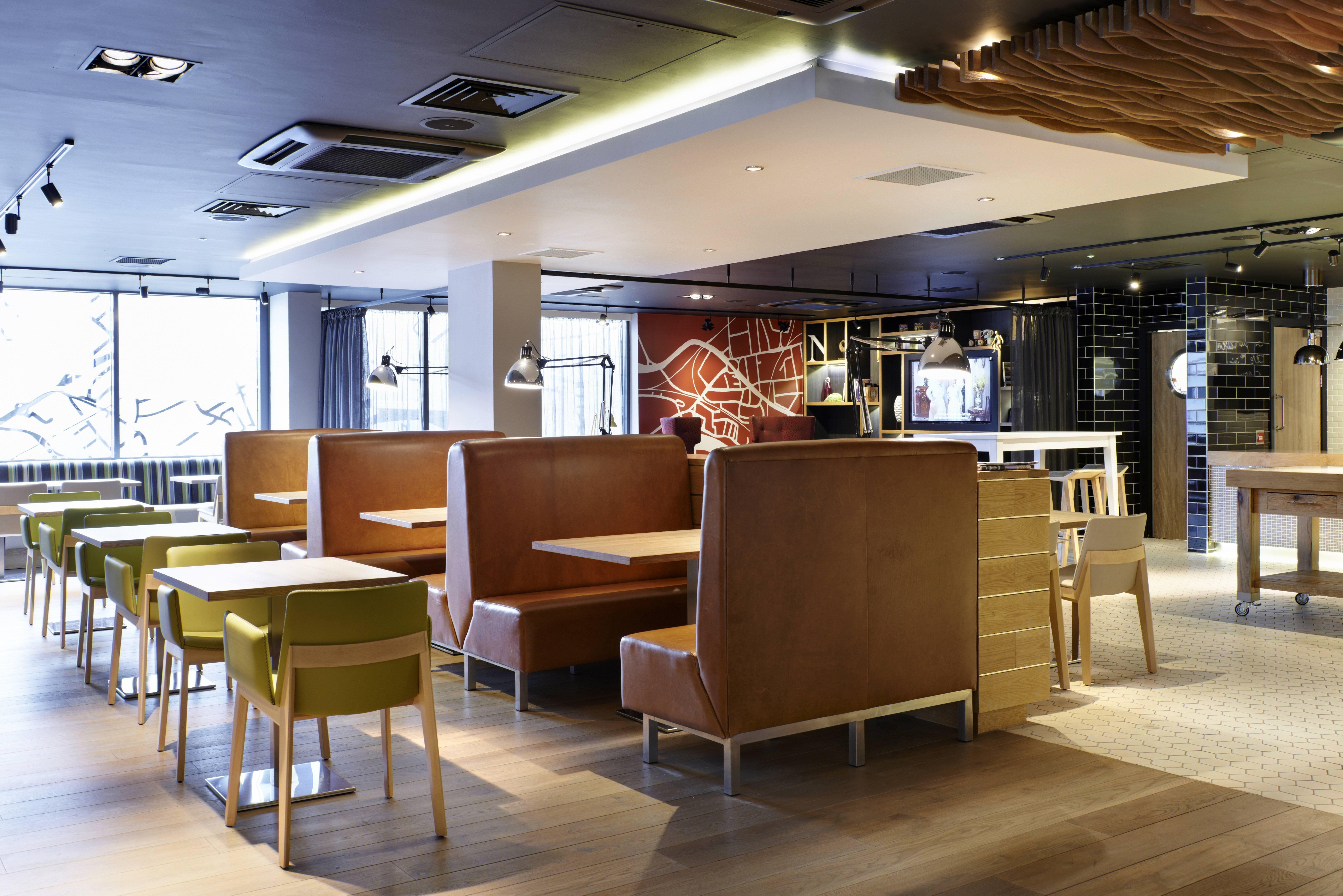 Holiday Inn London Brentford Lock 15/60